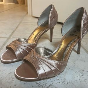 NWOT - Adrianna Papell Women’s April Pump Heel — Champagne Wedding